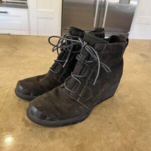 SOREL woman’s leather boots. Black. Wedge heel. Size 8.